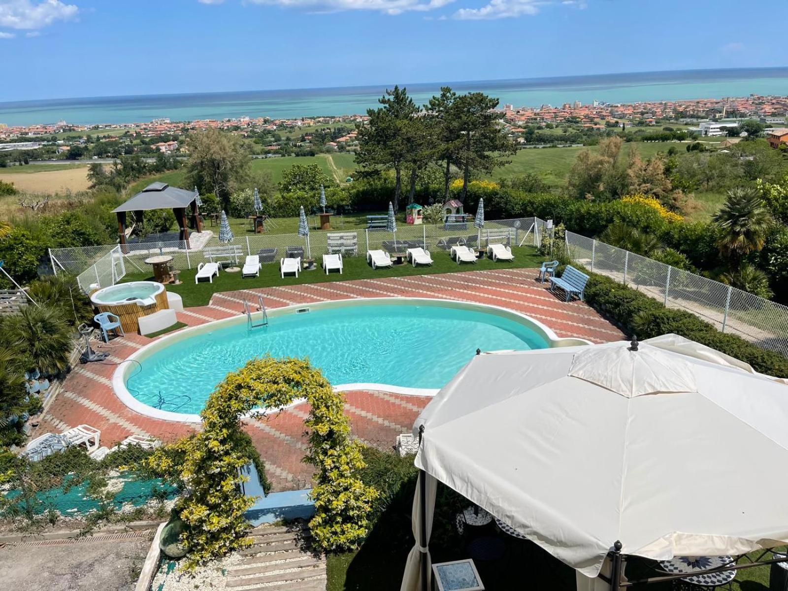 B&B Villa Alma San Costanzo Exterior photo